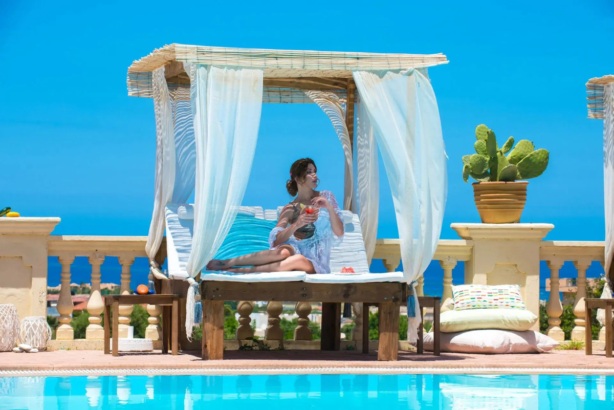 Notos Heights Hotel & Suites