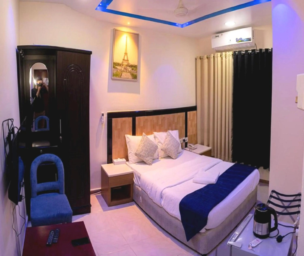 OYO 1118 Sharjah Plaza Hotel