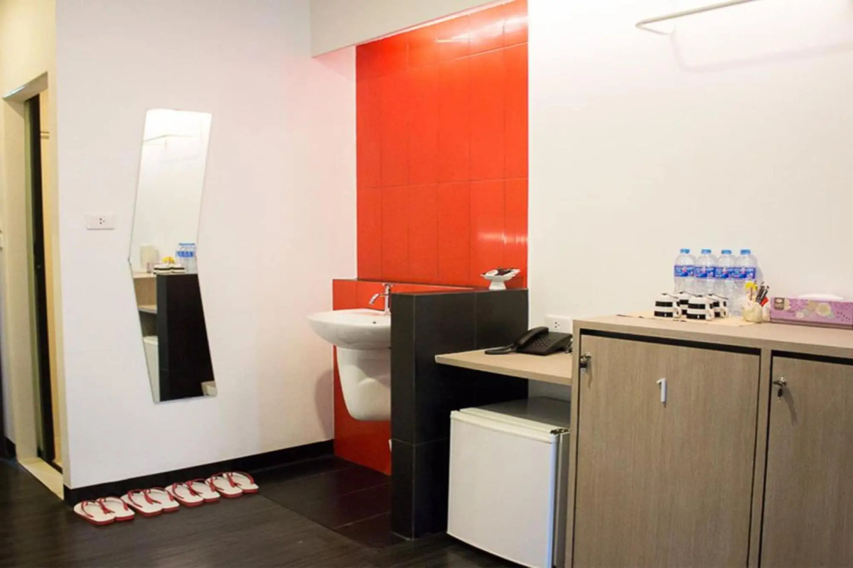 Wake Up Aonang Hotel