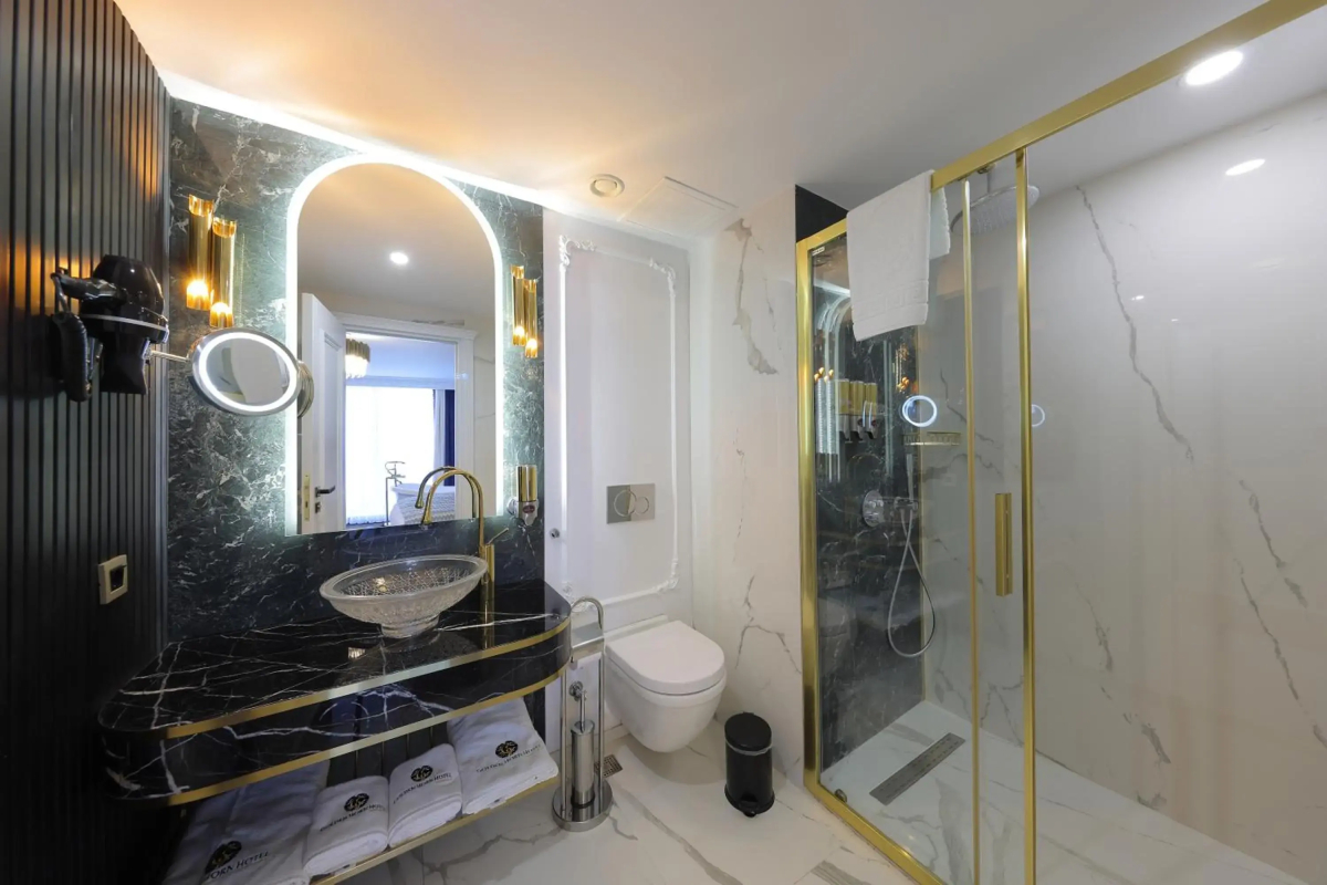 Royal International Hotel