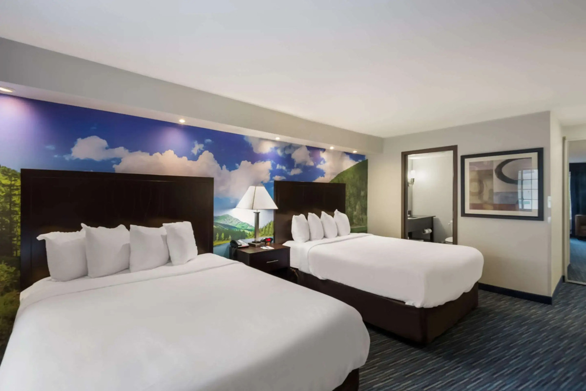 Clarion Pointe Downtown