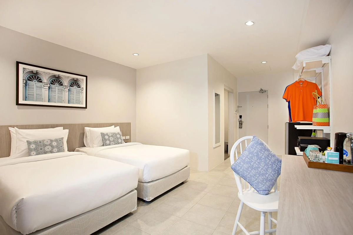 Отель Recenta Suite Phuket Suanluang