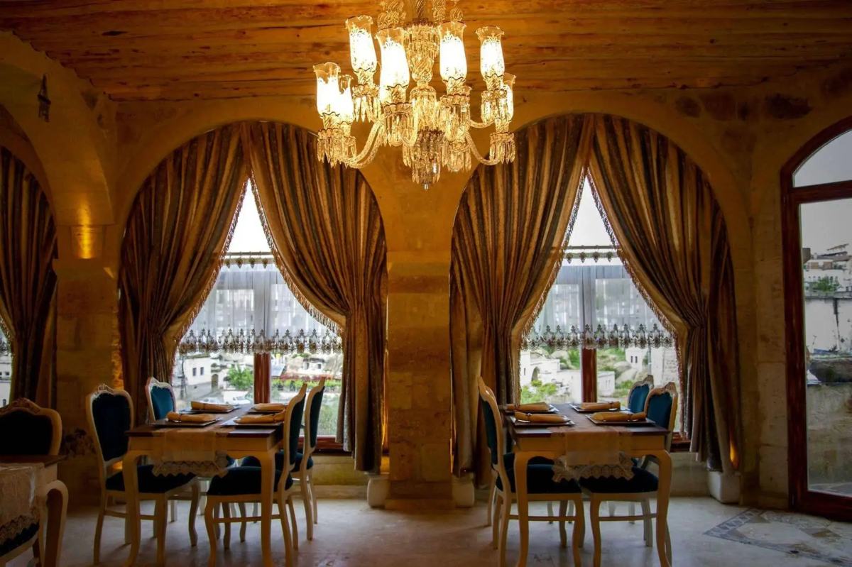 Elika Cave Suites & Spa