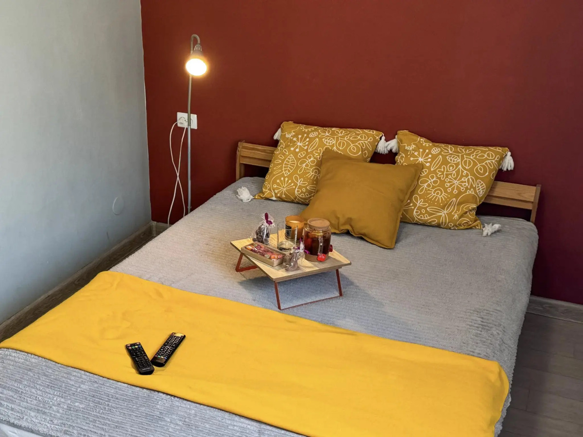 Диван и Чемодан на ул. Коммунистическая, 26