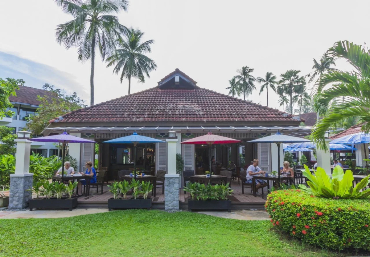 Курортный отель Amora Beach Resort Phuket