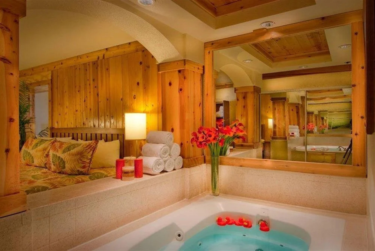 OYO Hotel & Casino (formerly Hooters Casino Hotel)