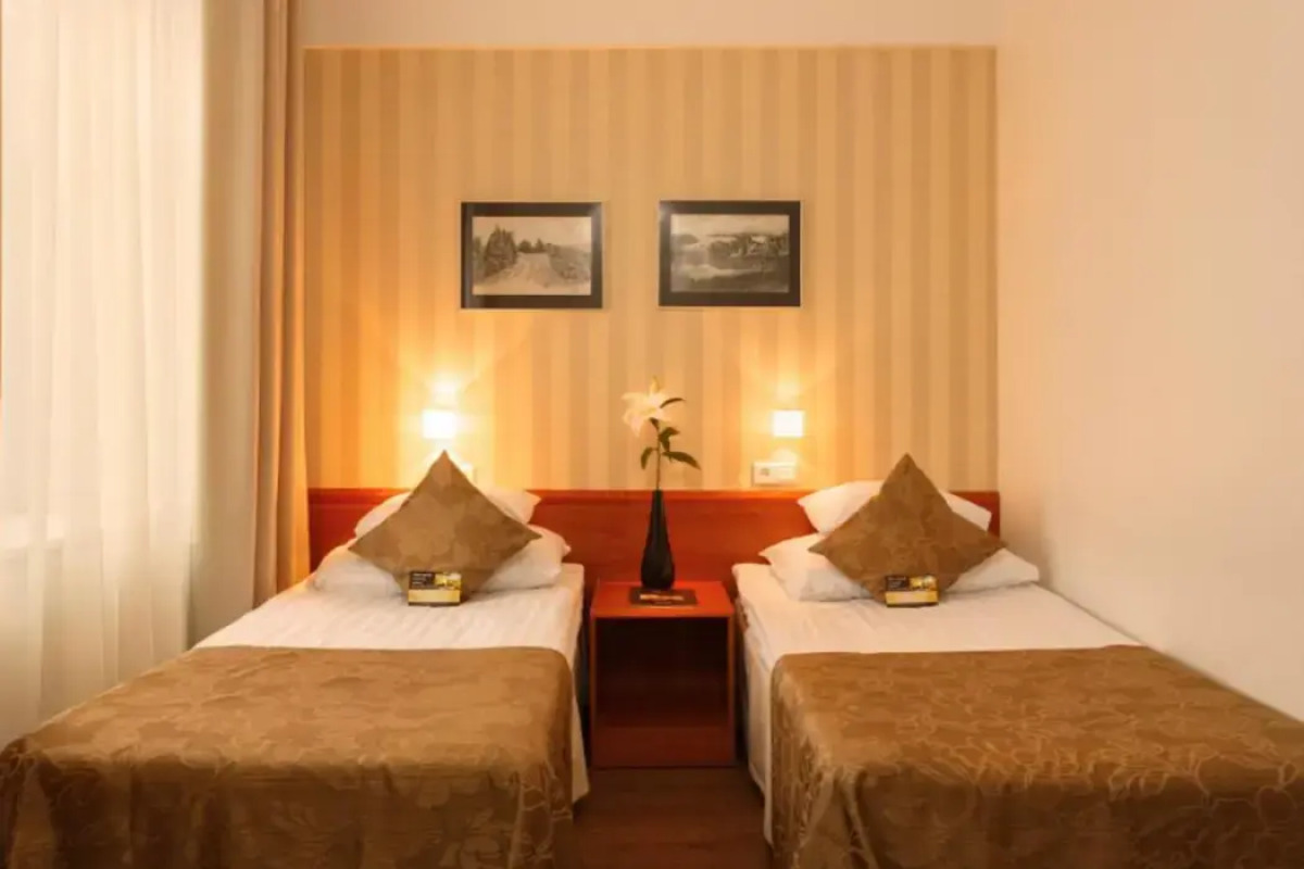 Kreutzwald Hotel Таллин