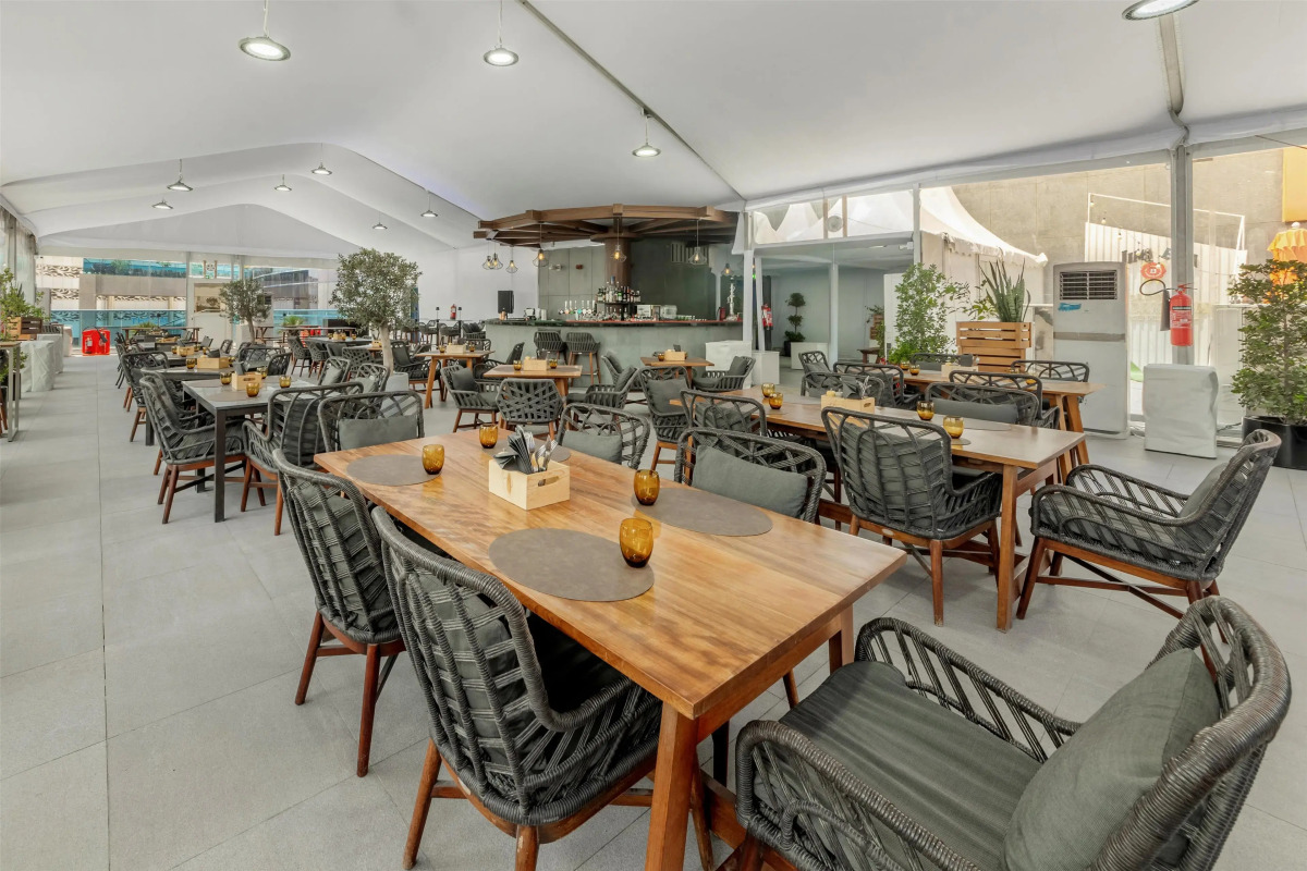 Отель Radisson Blu Hotel, Dubai Canal View