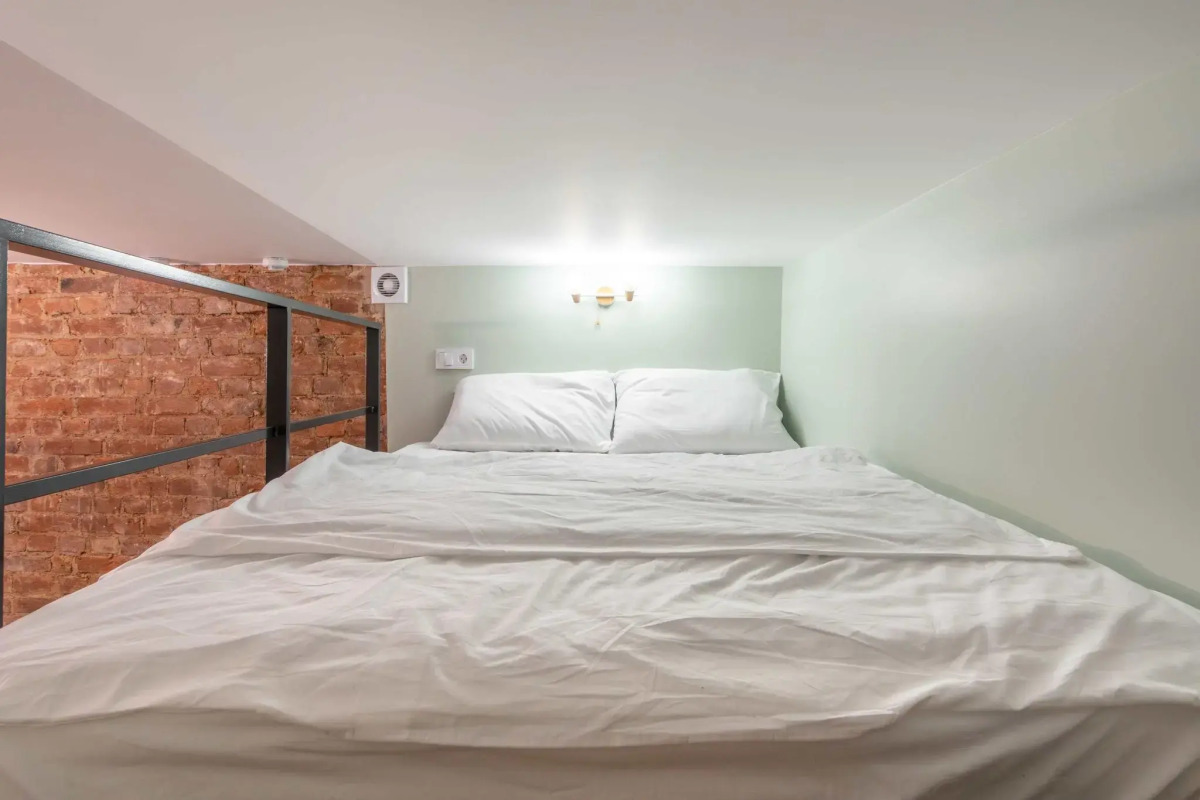 Метры в центре на Греческом проспекте 17