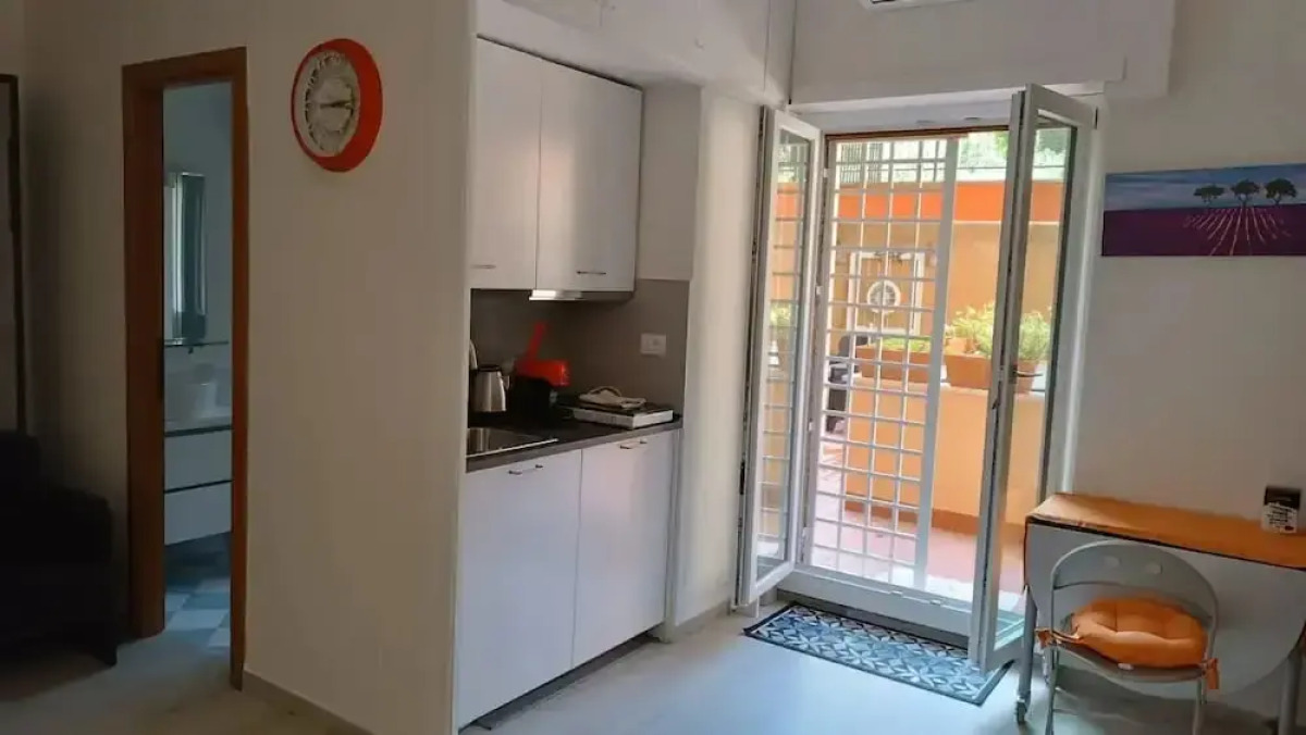 Vatican tiny house by Gialel