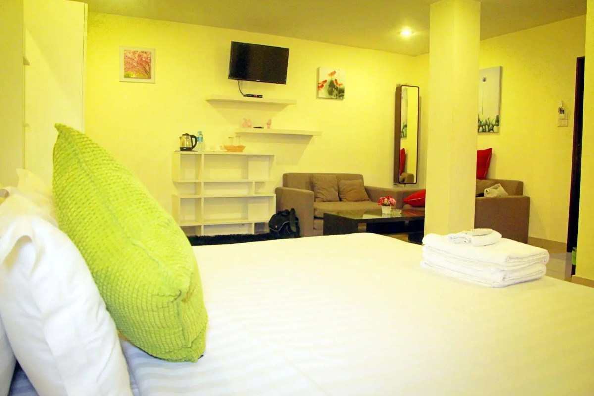 Royal Q&D Suites Hotel