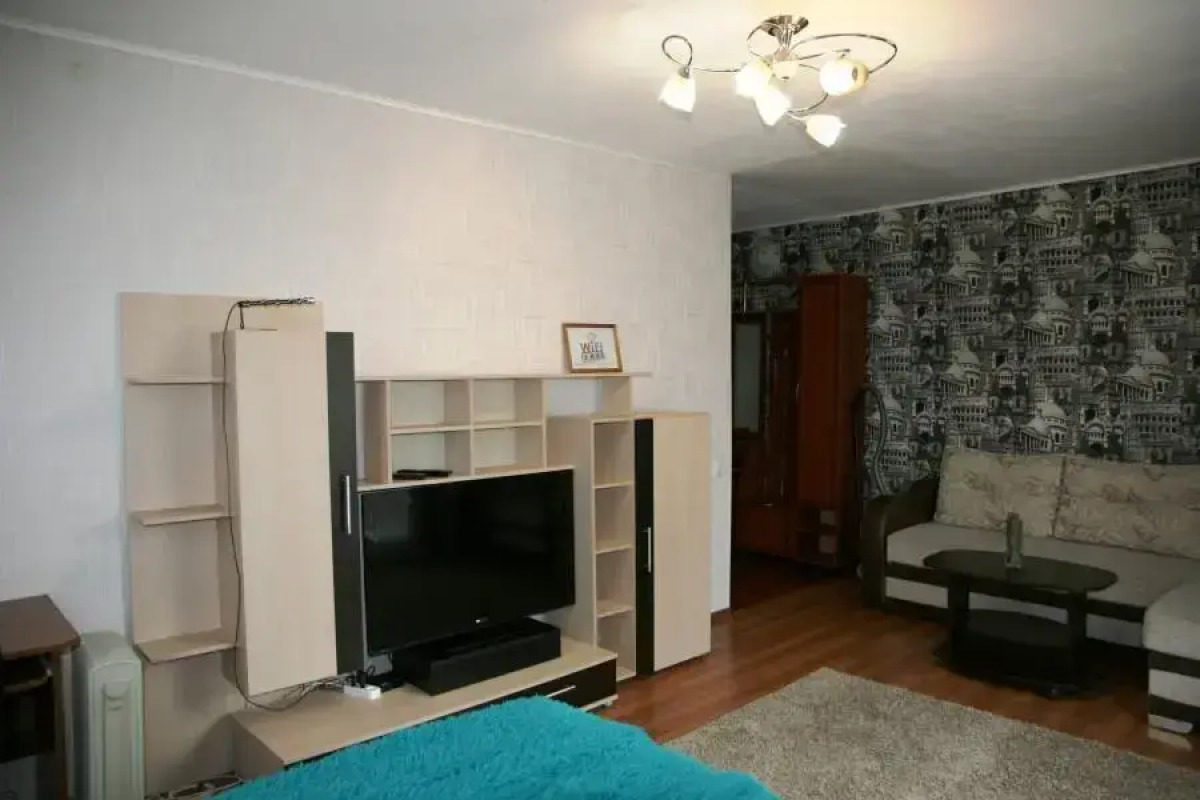 Барбарис на улице Парижской Коммуны 50