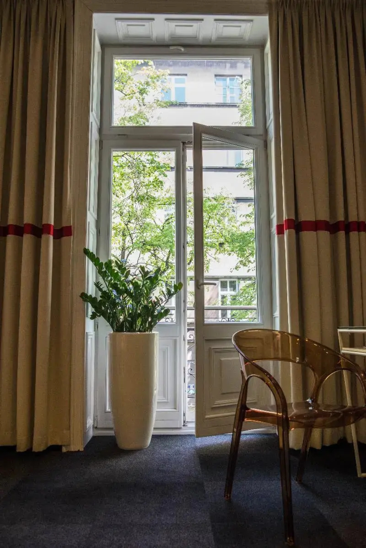 Home ApartHotel