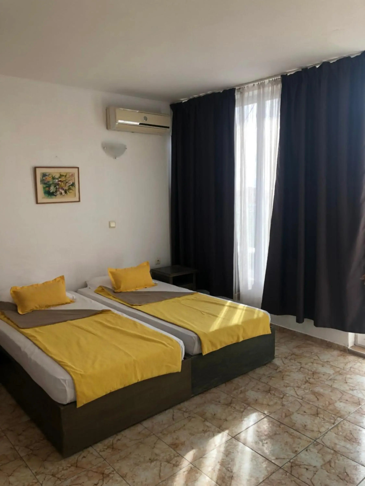 Sunny Varshava Hotel