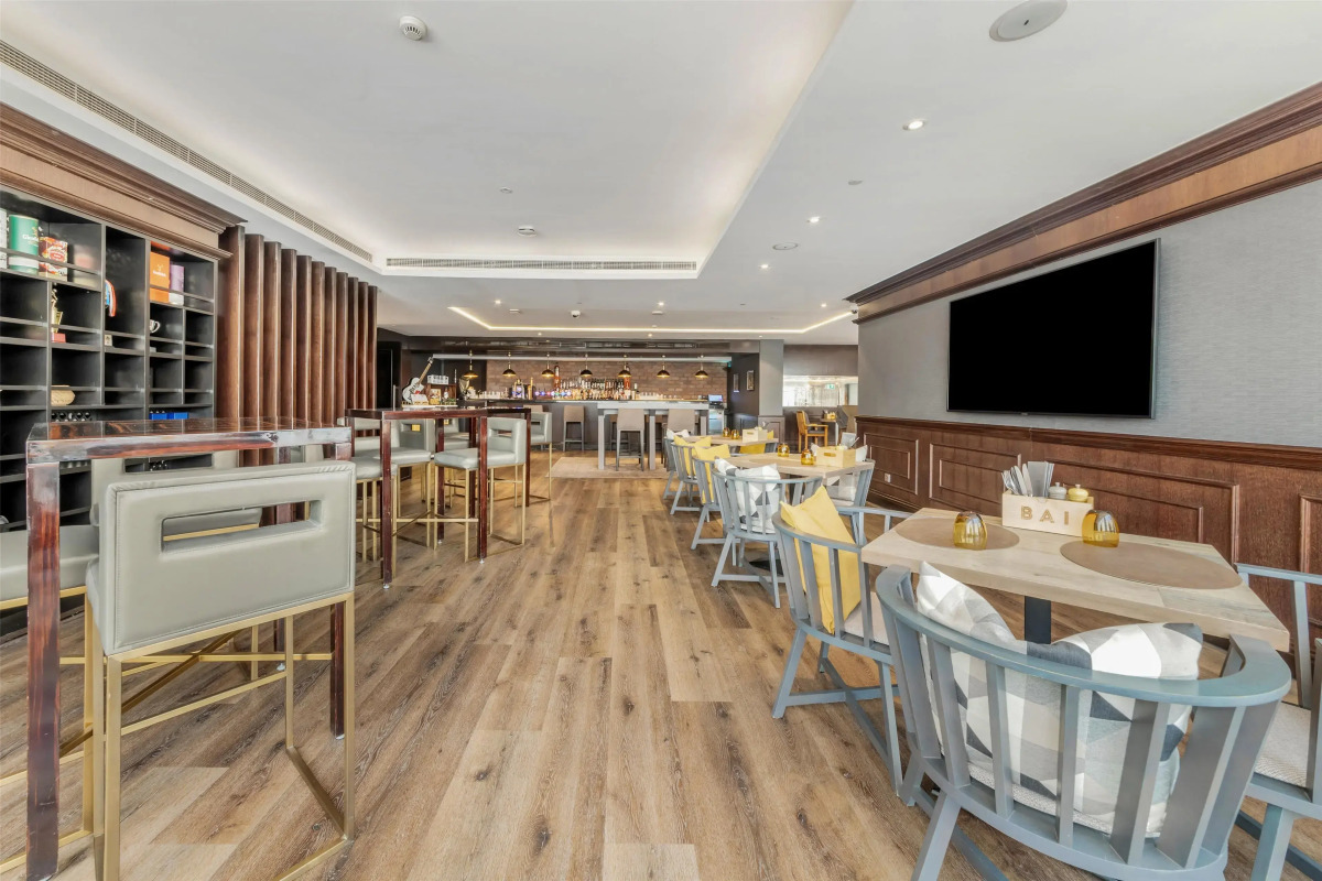 Отель Radisson Blu Hotel, Dubai Canal View