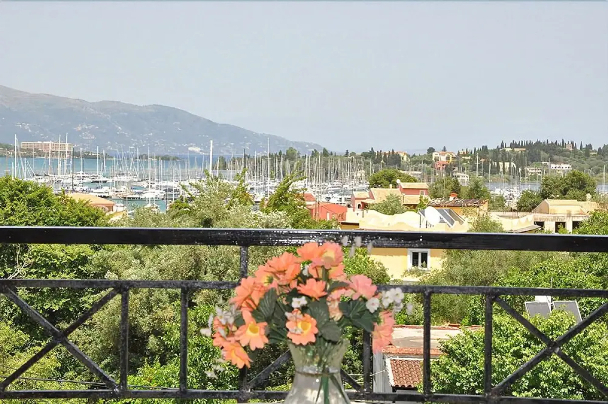 Hotel Pyrros