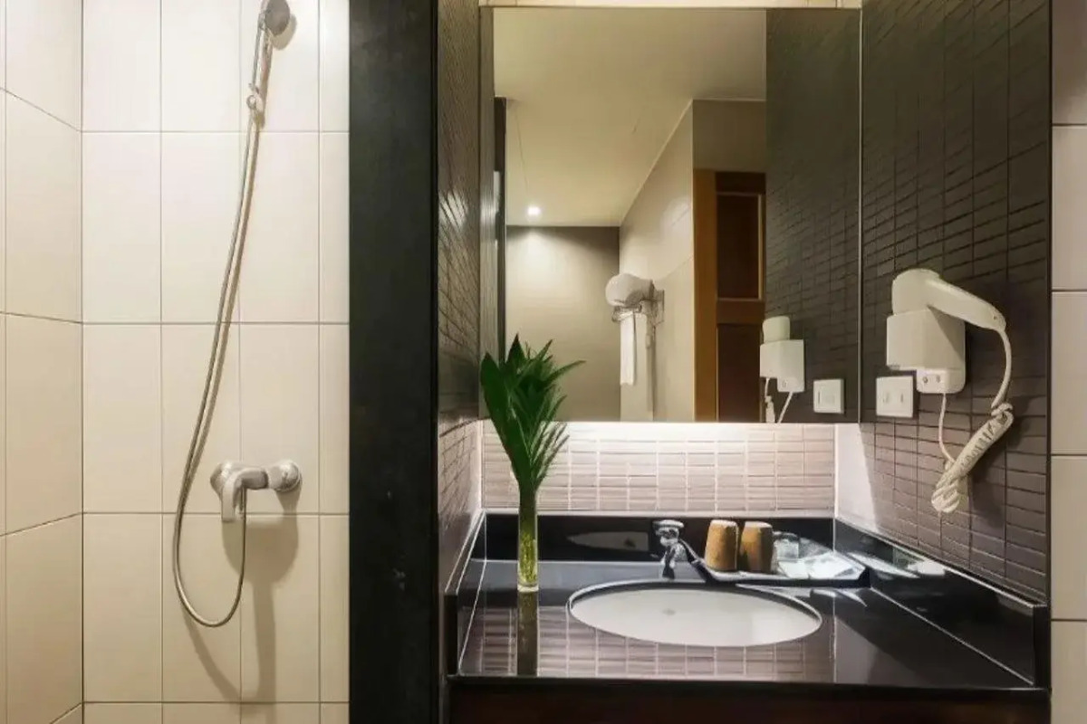 Sea Me Spring Too Hotel