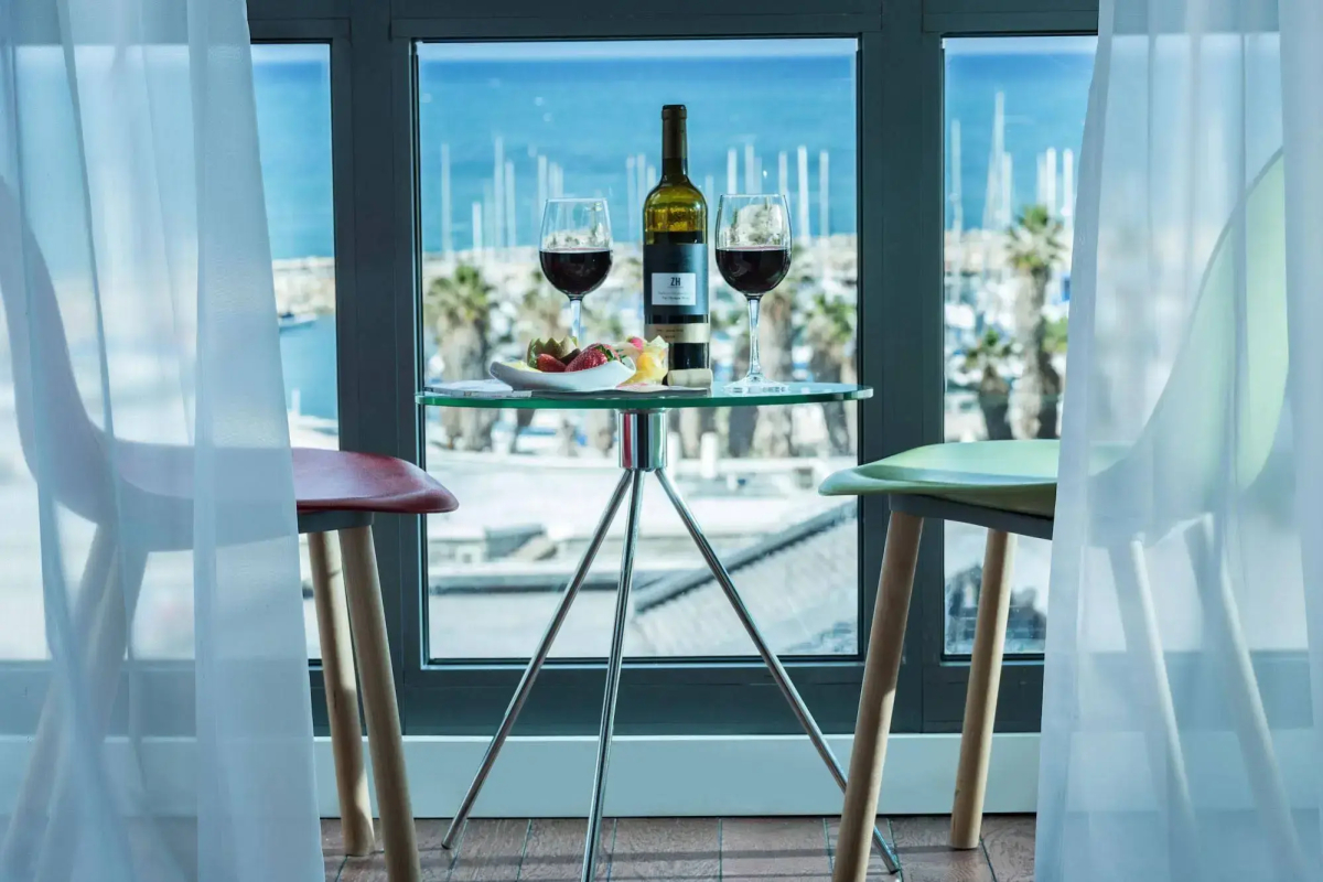 Sea Side by Zvieli Hotels
