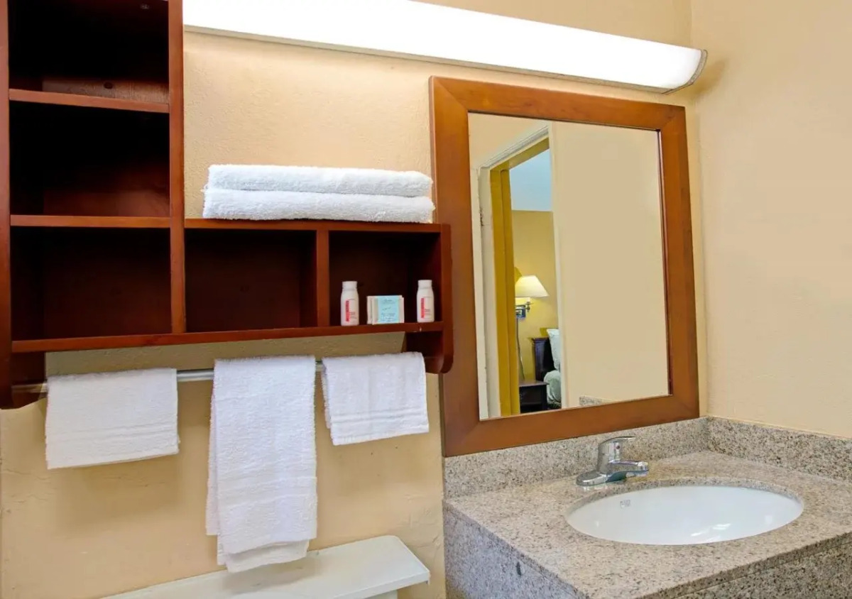 Travelodge by Wyndham Fort Lauderdale