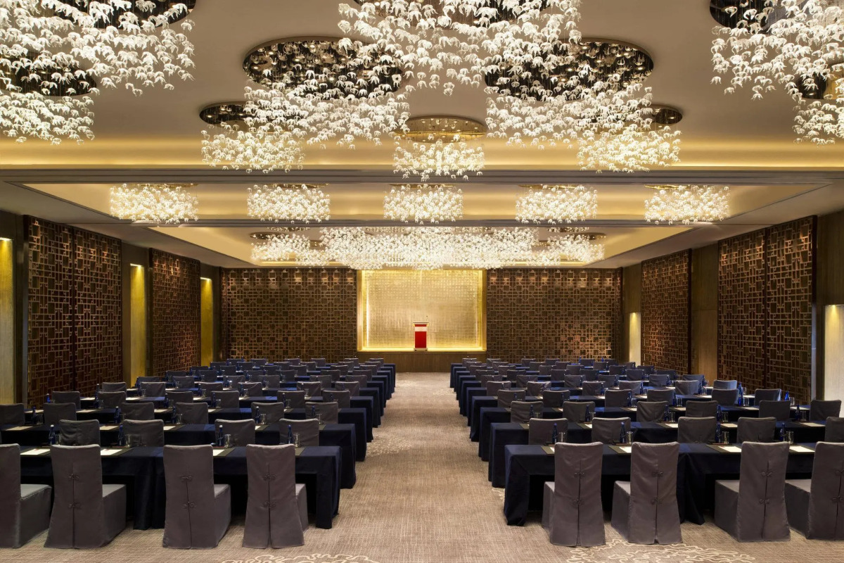 HUALUXE Shanghai Twelve at Hengshan by IHG