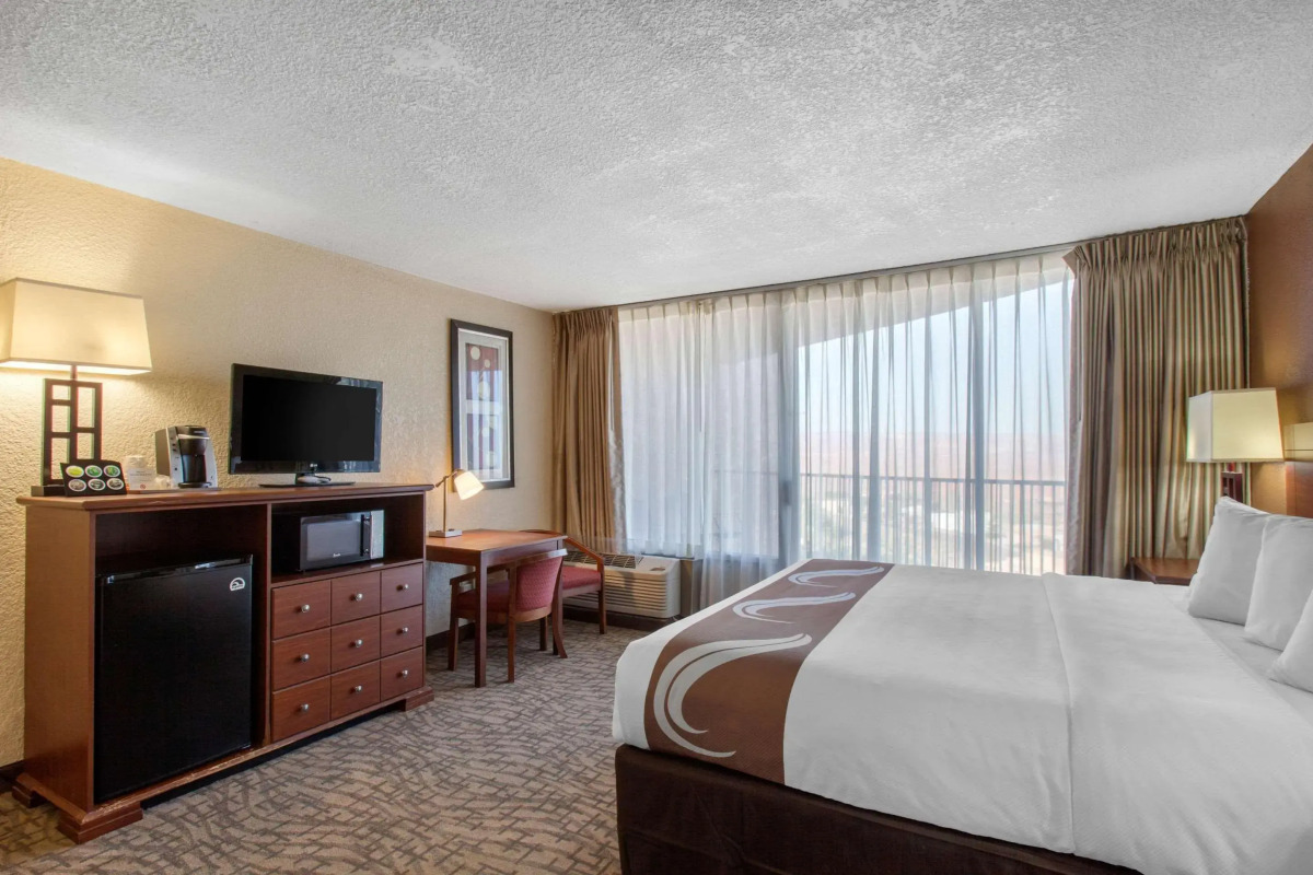 Quality Inn View of Lake Powell - Page