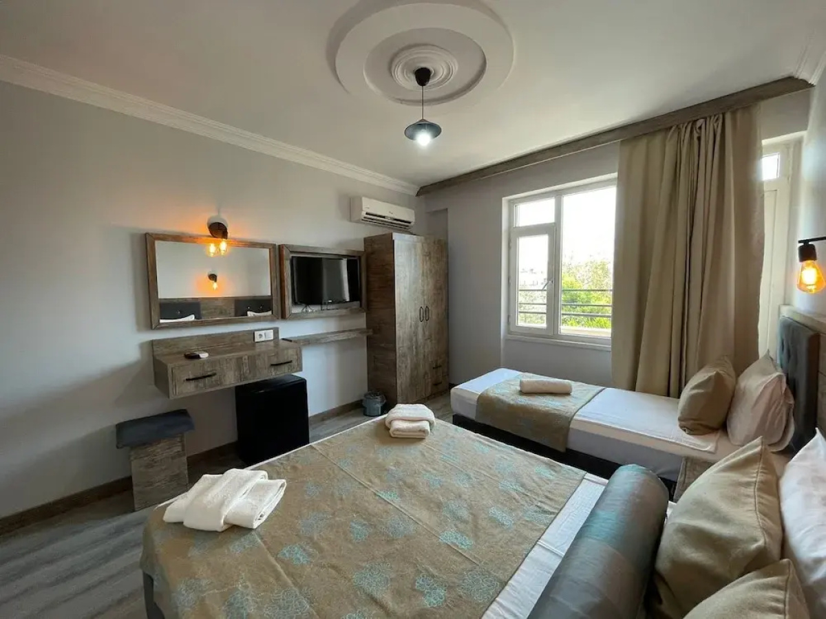 Seven City Hotel