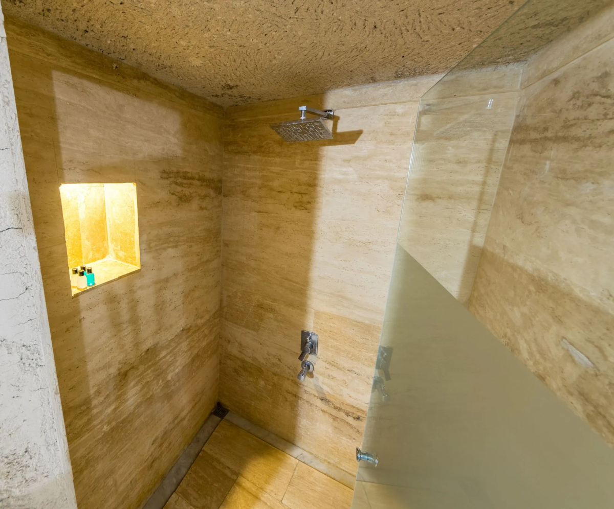 Elite Cave Suites