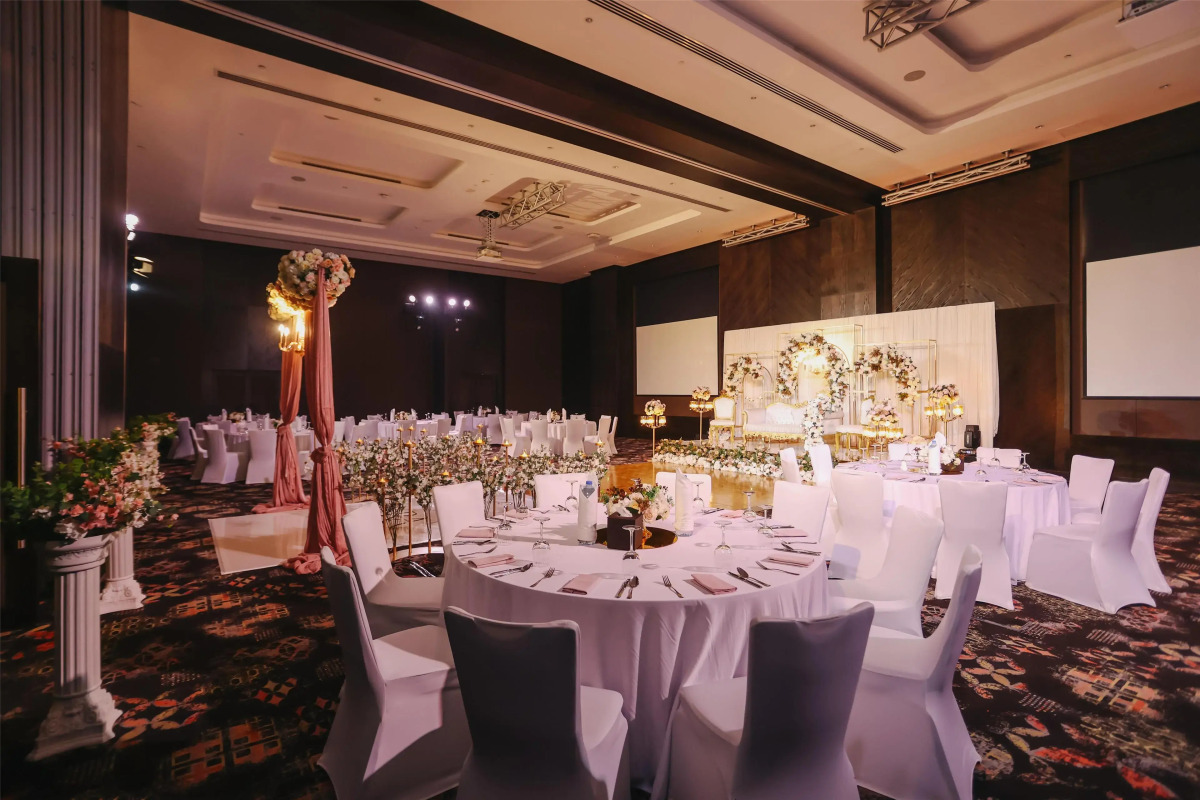 Отель Radisson Blu Hotel, Dubai Canal View