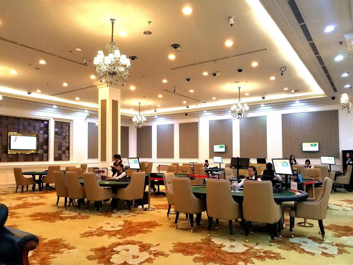 Royal Halong Hotel