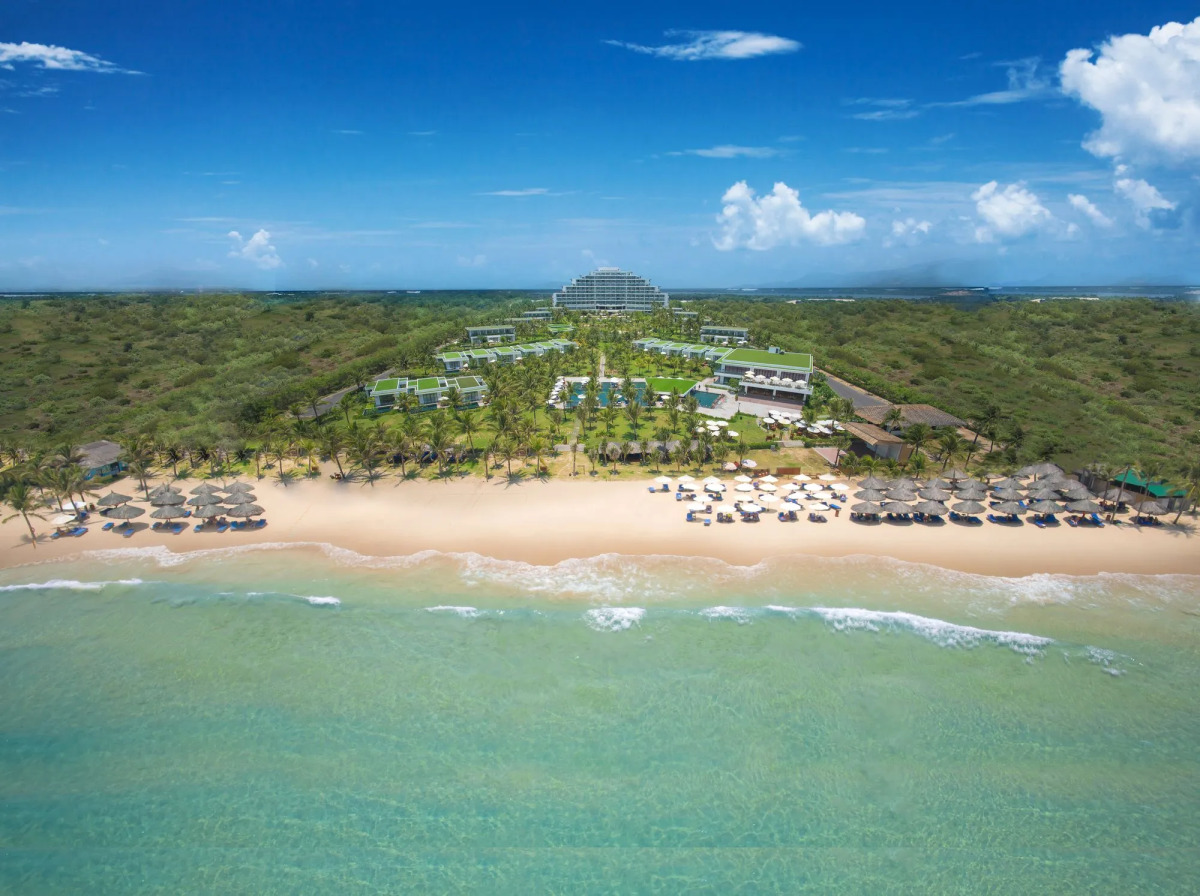 Cam Ranh Riviera Beach Resort & Spa