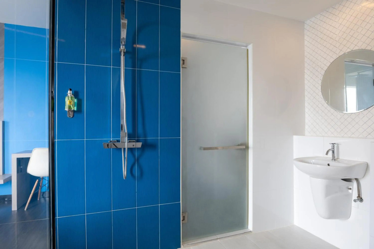 Wake Up Aonang Hotel