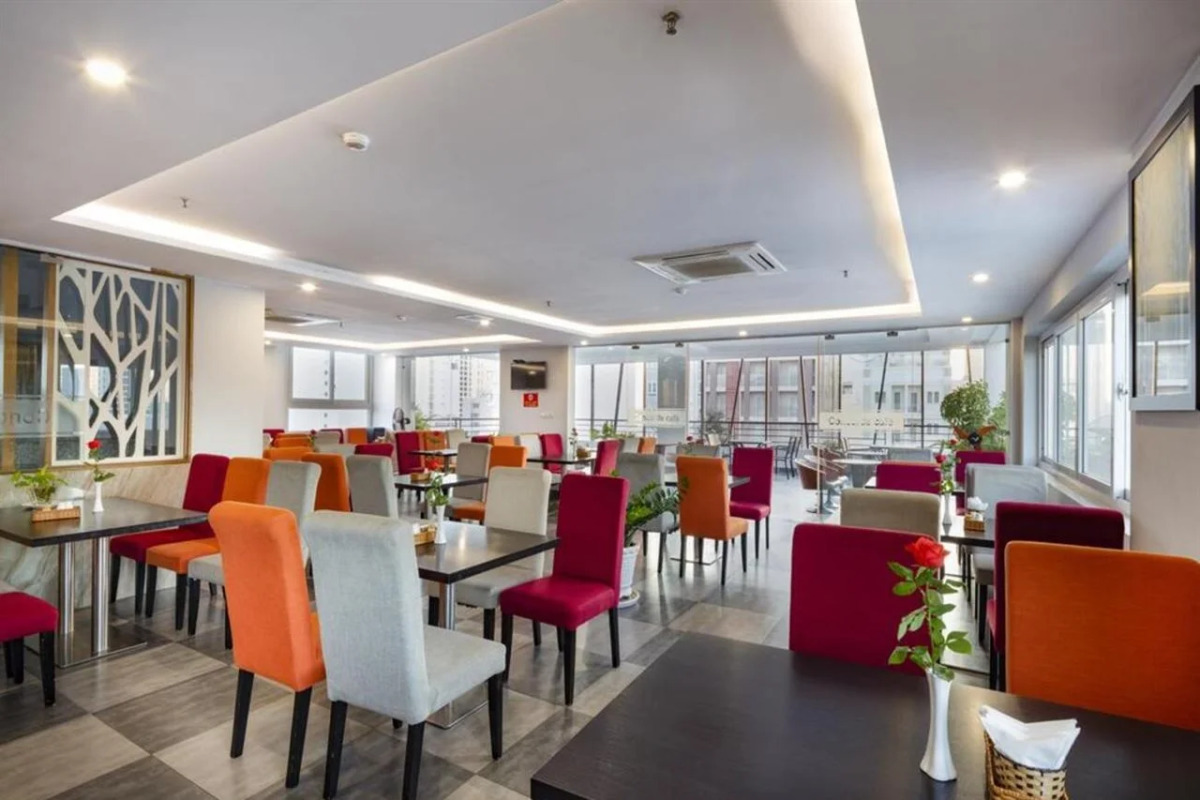 Maple Leaf Hotel & Apartment