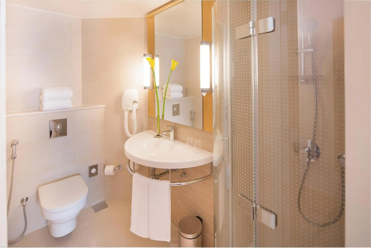 Отель ibis One Central Hotel