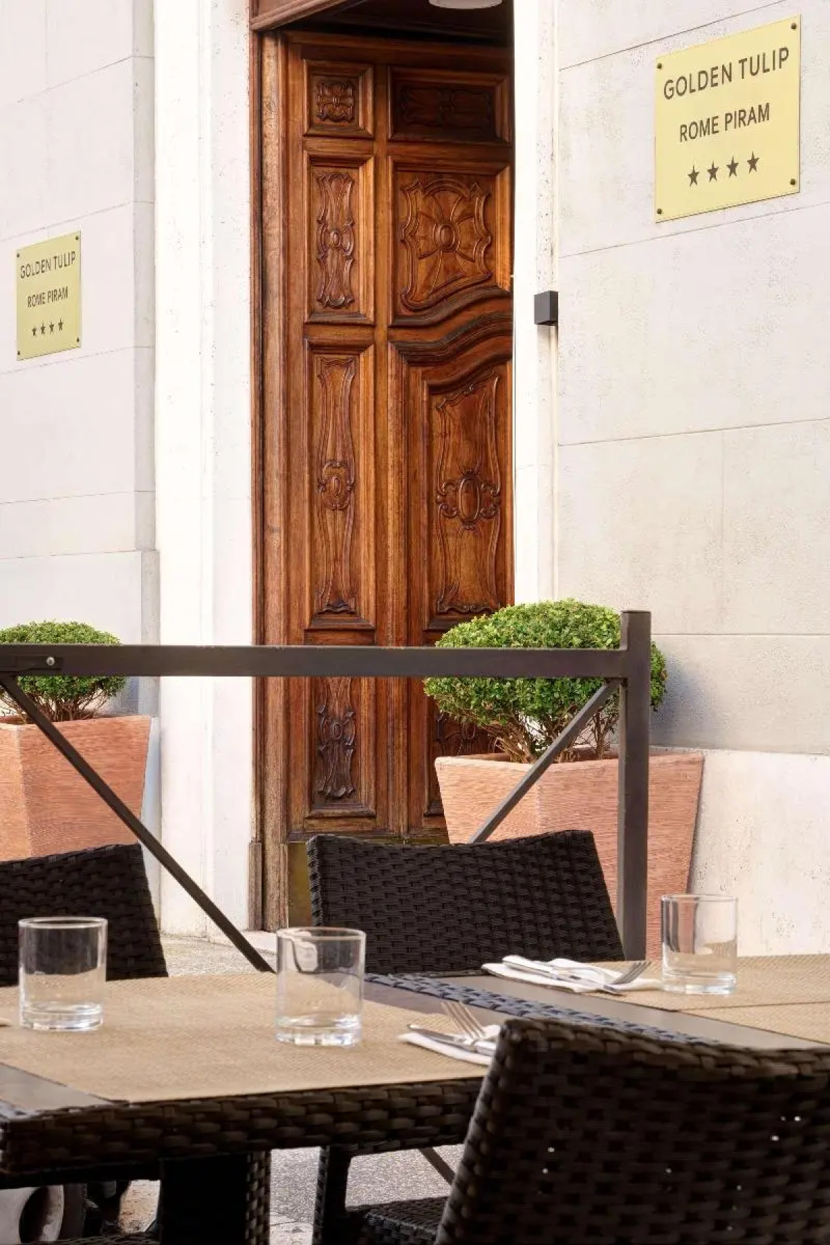 Отель Golden Tulip Rome Piram