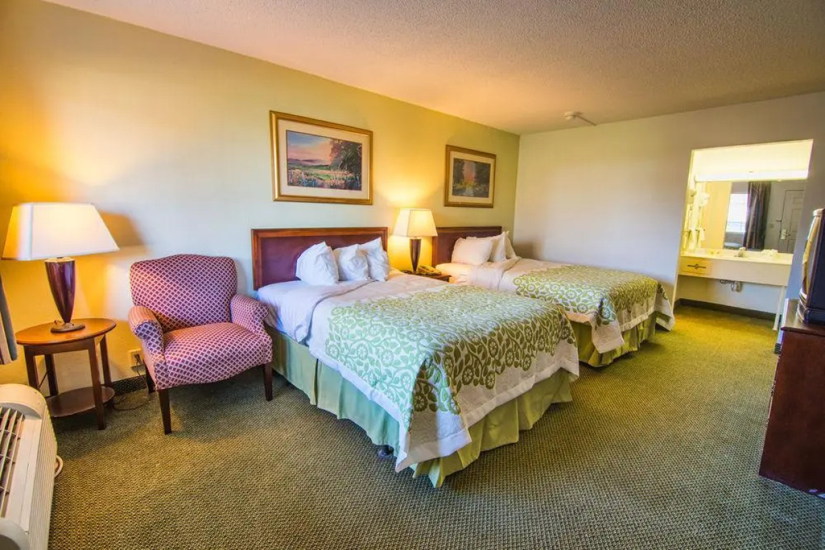 莱瑟姆戴斯套房酒店/北阿尔巴尼(Albany Airport Hotel)