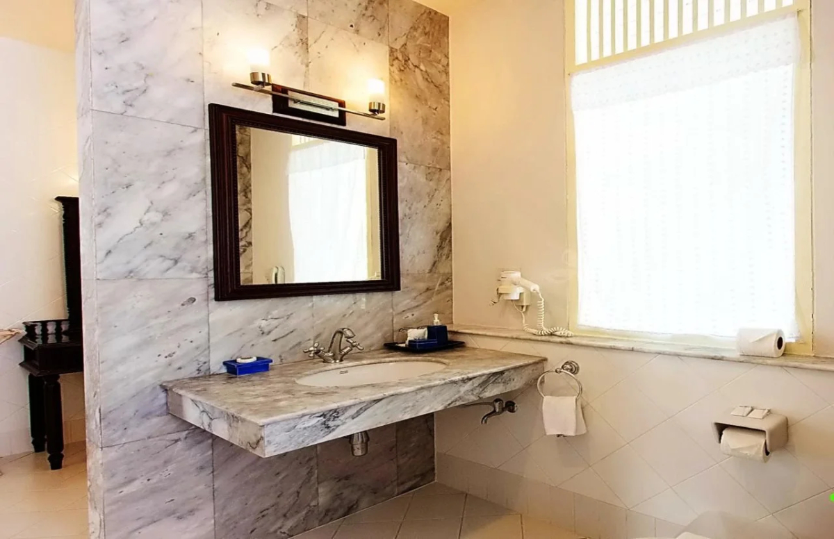 Baan Bayan Beachfront Hotel