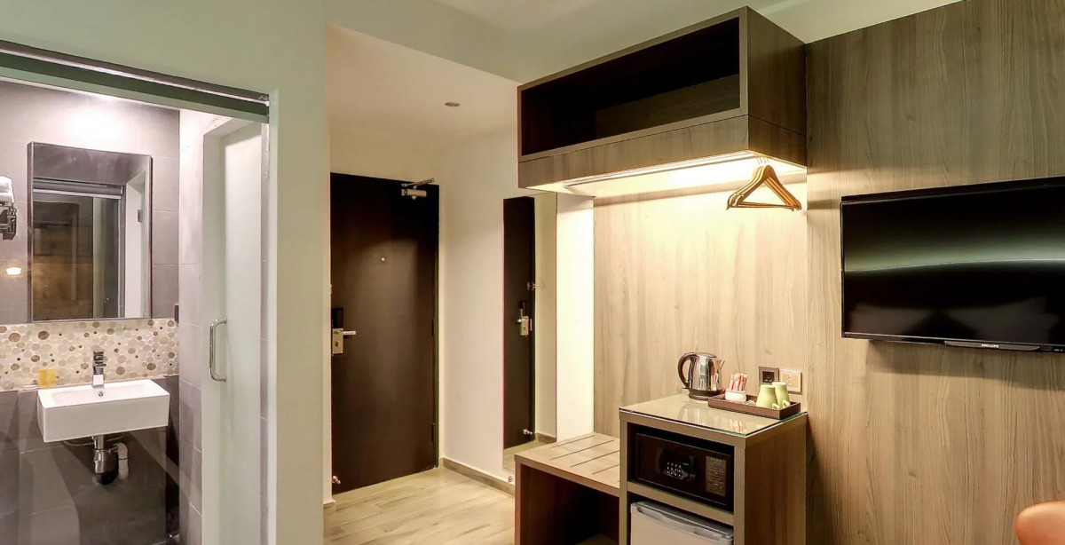 Flora by Crossroads Hotel