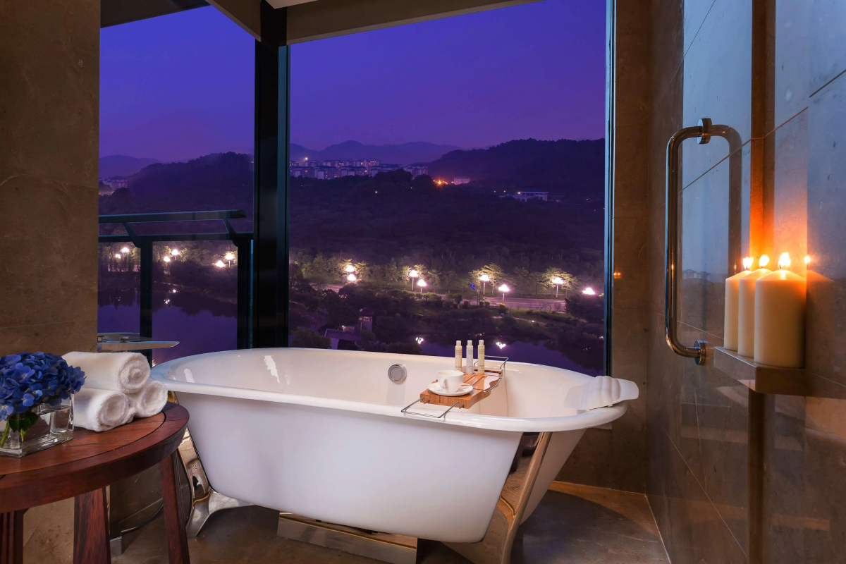 DoubleTree by Hilton Guangzhou Science City-Free Shuttle Bus Service During Canton Fair Period