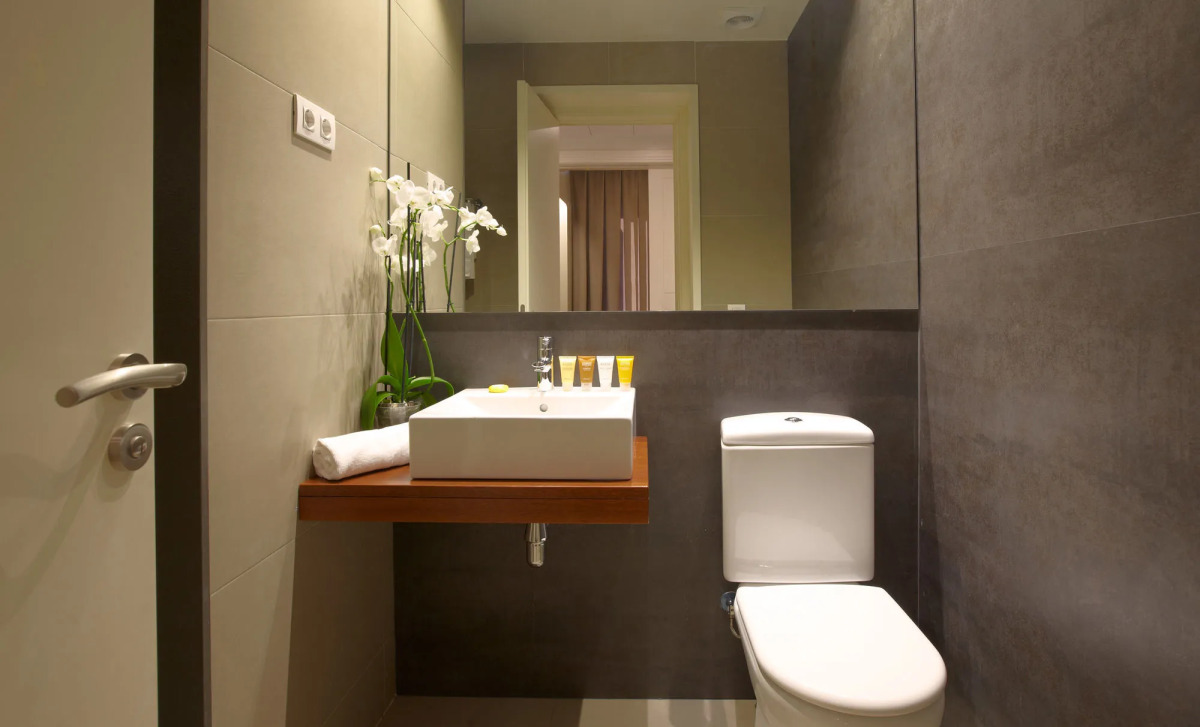 Duquesa Suites Landmark Hotel by Duquessa Hotel Collection