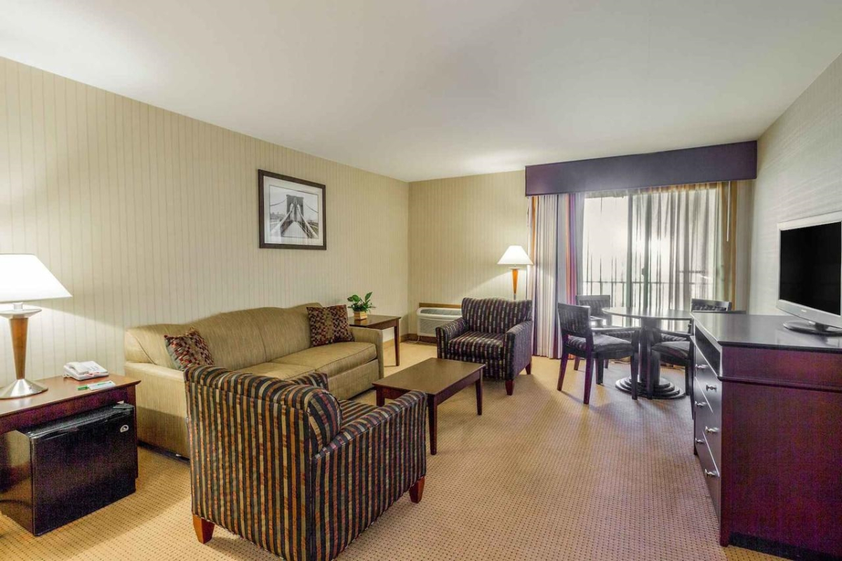 Wyndham Garden Hotel Newark Airport