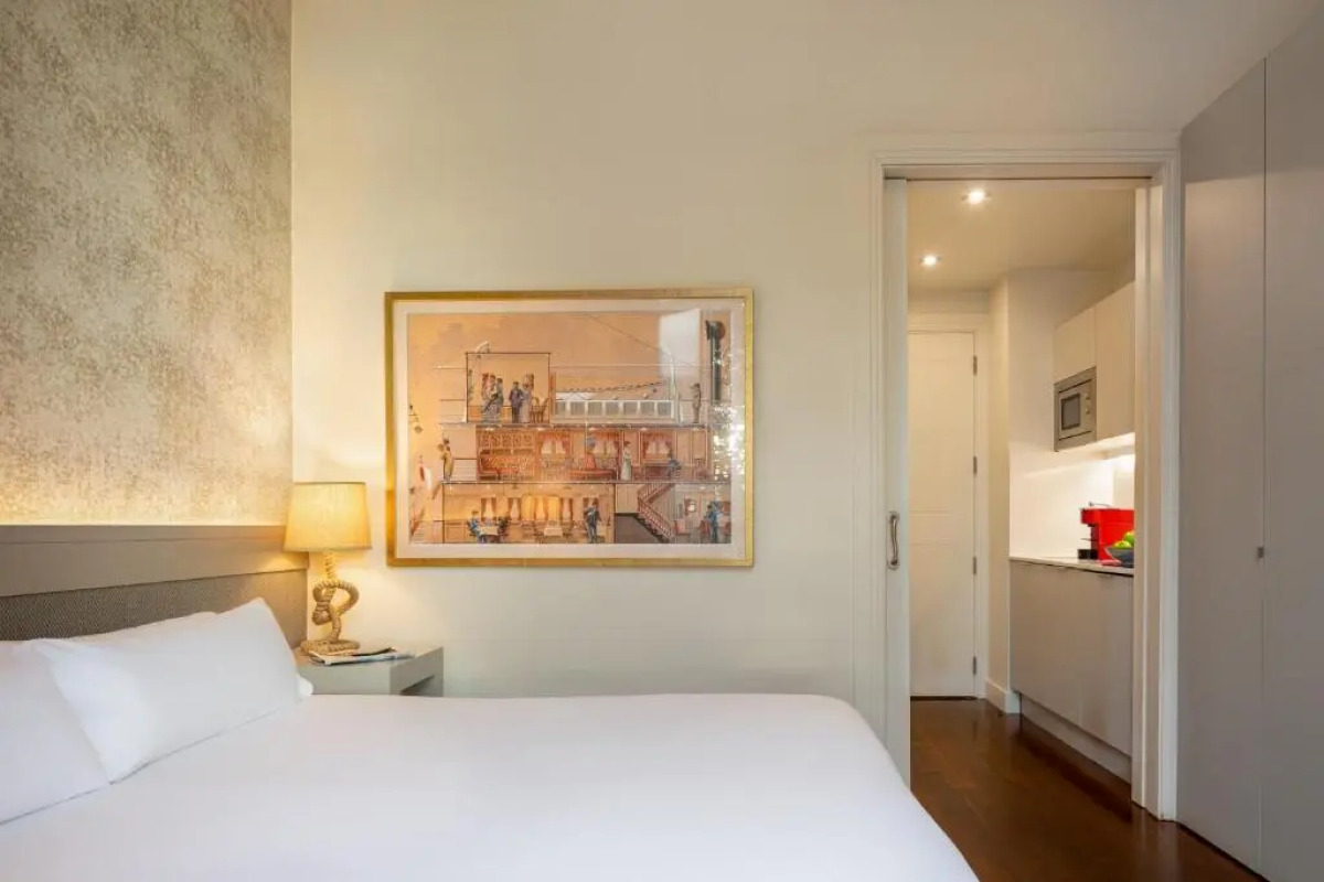 Duquesa Suites Landmark Hotel by Duquessa Hotel Collection