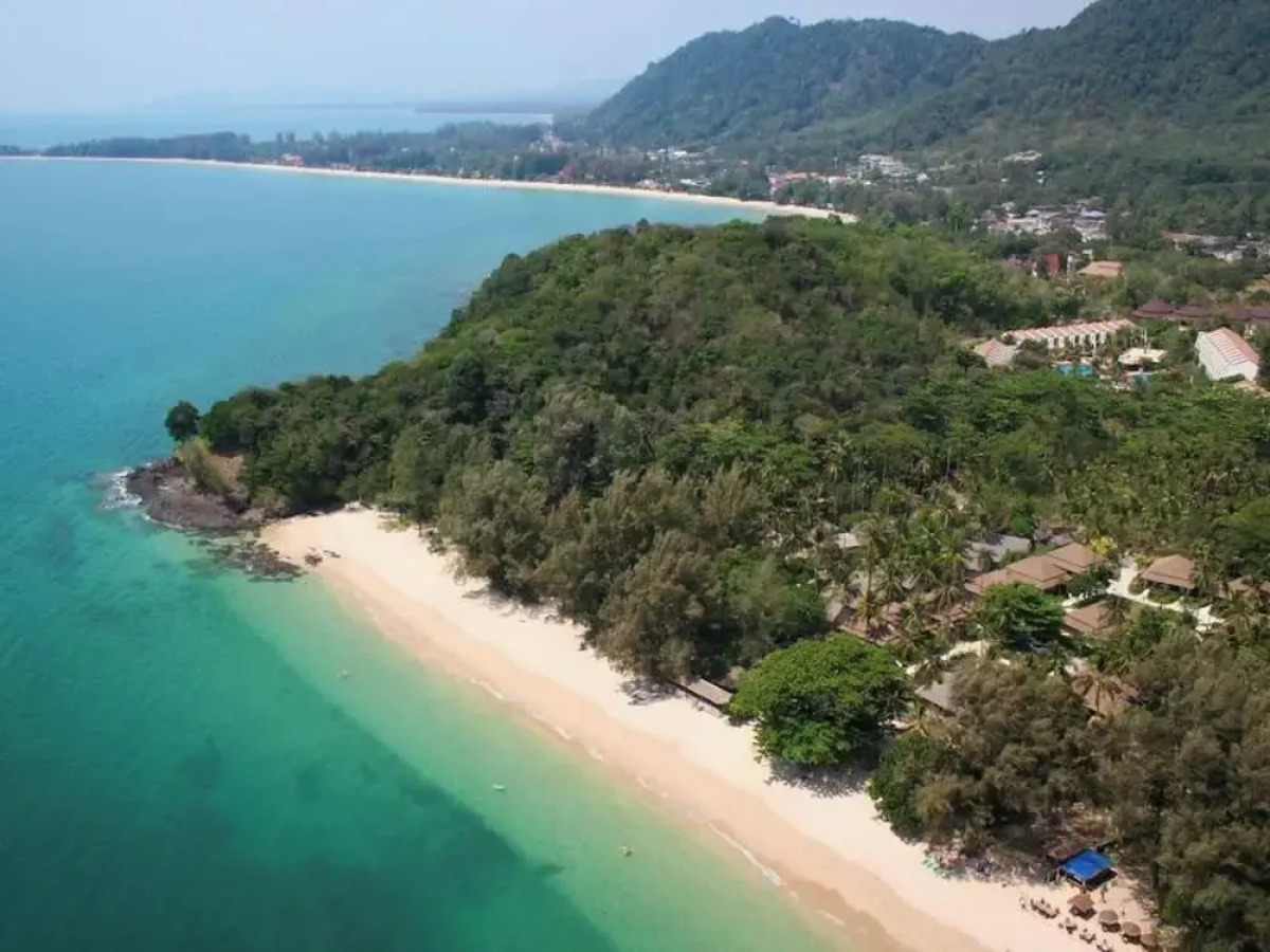Hotel and Beach Bungalow at Lanta Resort