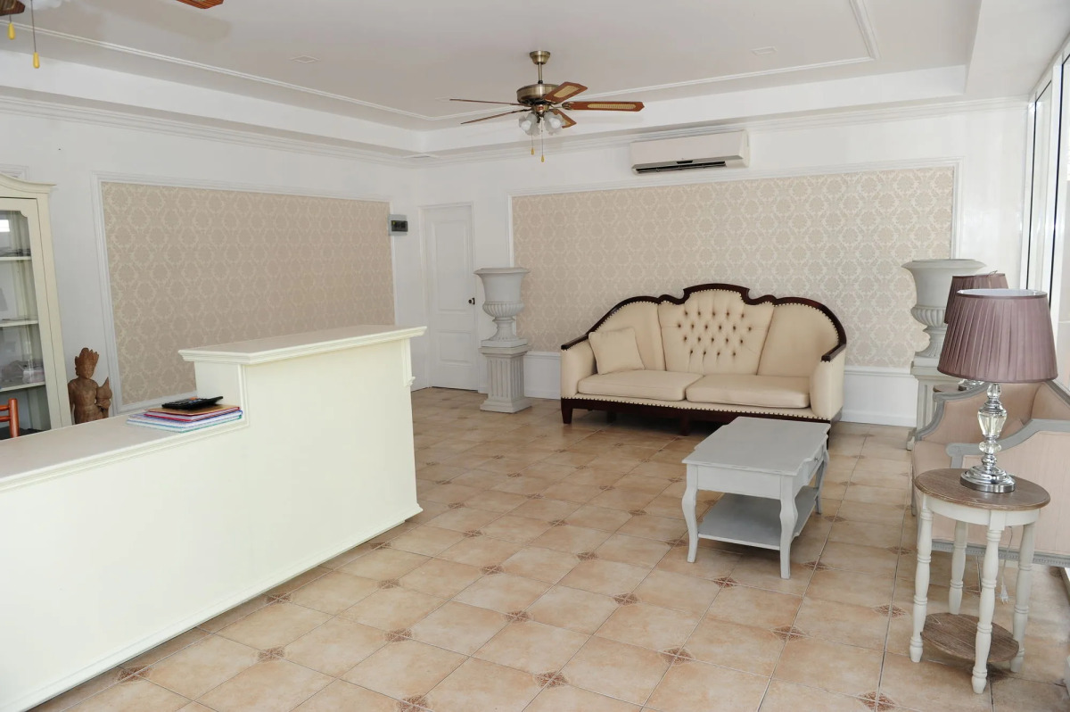 Villa Raya Private Pool Villas Resort