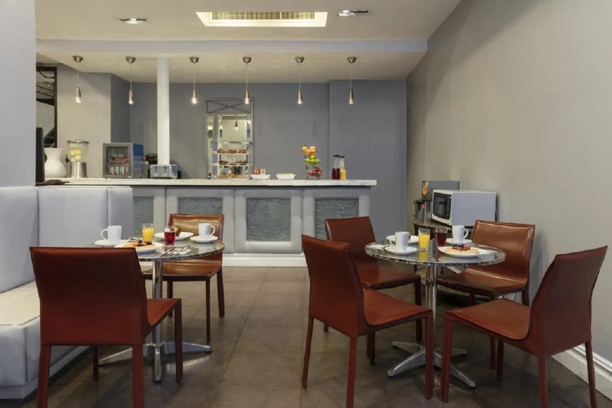 Отель Amsterdam Court