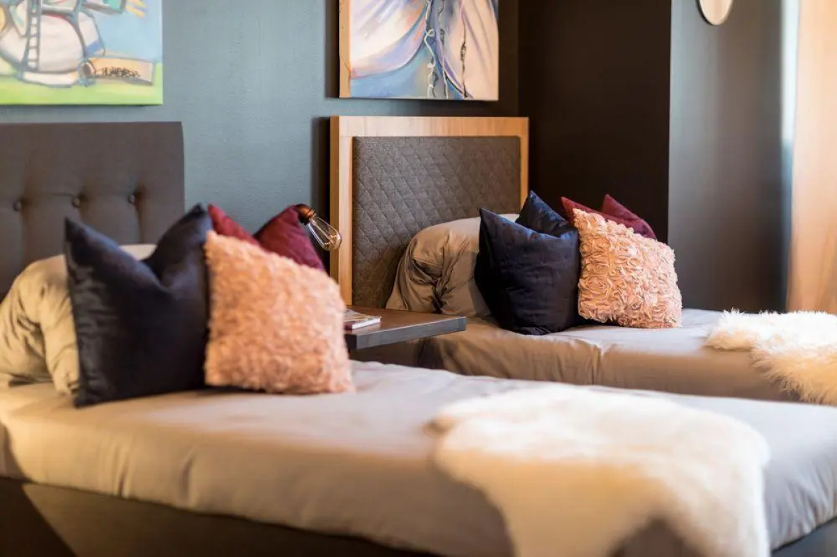 Design Hostel P182