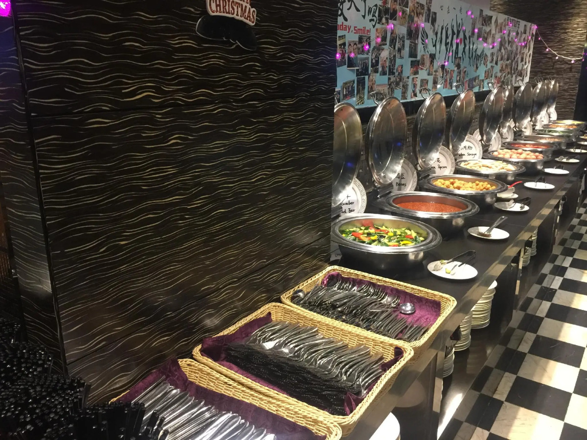 La Perle International Hotel - Free shuttle between hotel and Exhibition Center during Canton Fair & Exhibitor registration Counter