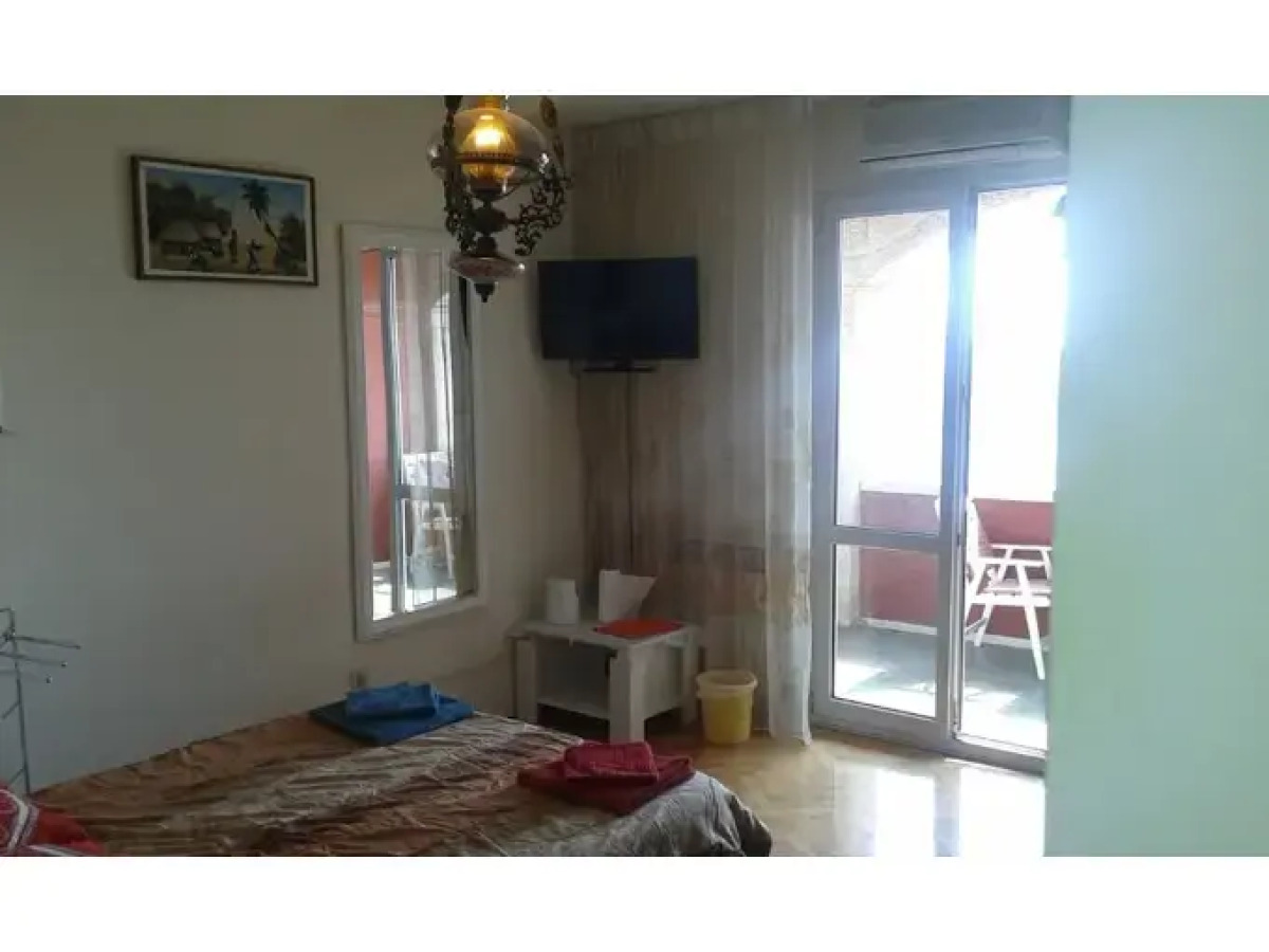 Apartment & Rooms House with Garden