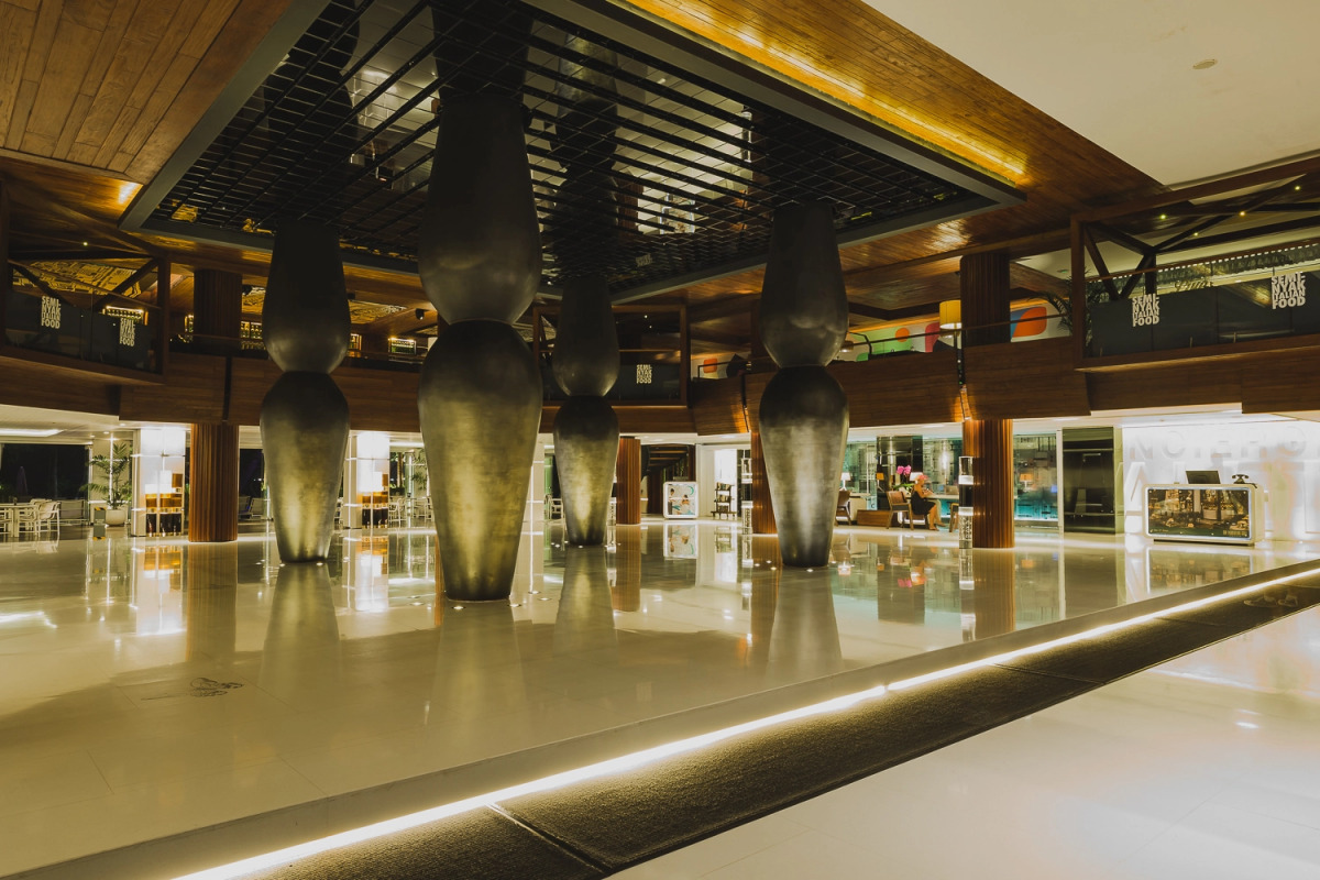 Double-Six Luxury Hotel