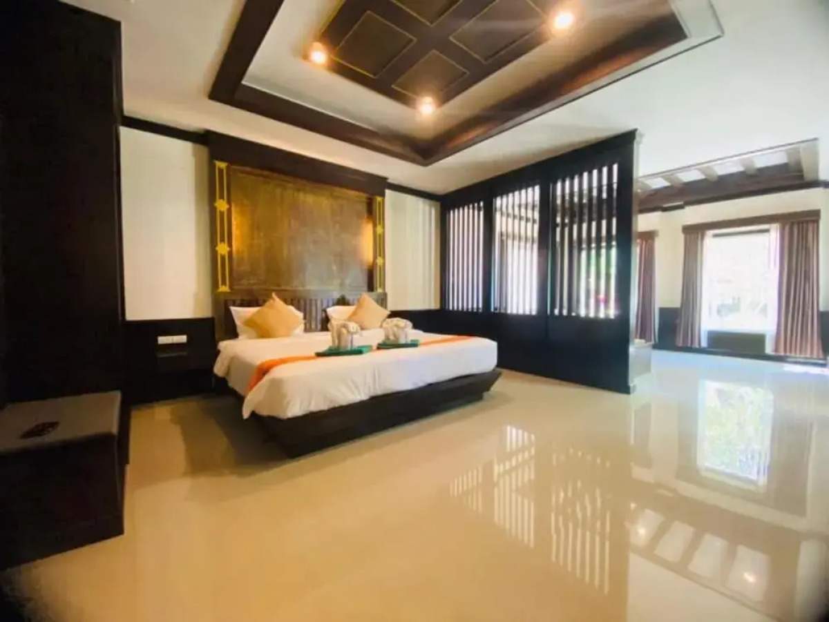 Hotel and Beach Bungalow at Lanta Resort