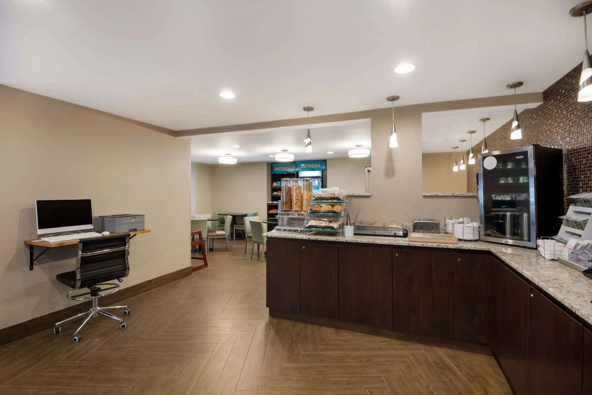 Clarion Pointe Downtown